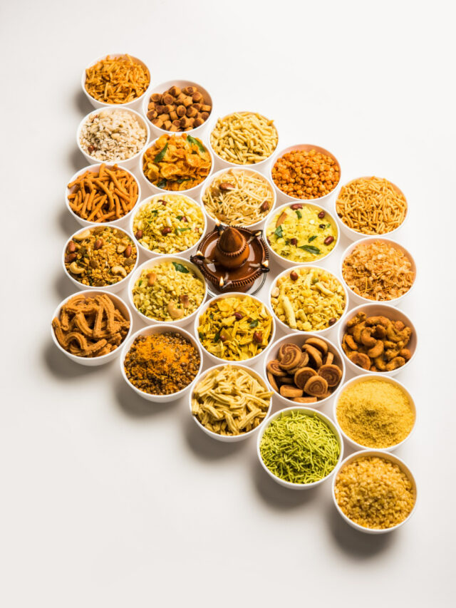 9 Classic Indian Vegetarian Diwali Party Snacks That Are A Must Try