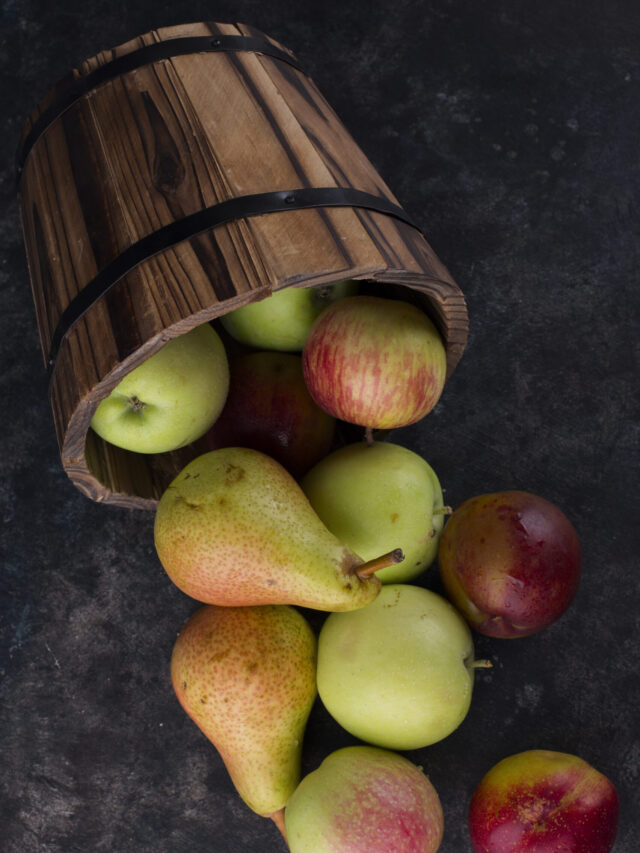 Pears or Apples: Which One Gives More Fiber?